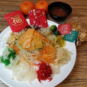 Yu Sheng with Konnyaku Salmon 七彩捞鱼生 at Botanict 豐之素 in West Singapore