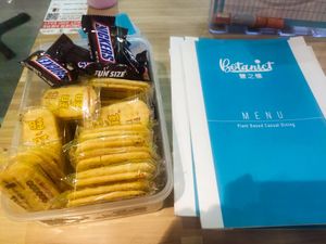 Free snacks at entrance at Botanict 豐之素 in West Singapore