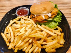 Mushroom burger set at Botanict 豐之素 in West Singapore