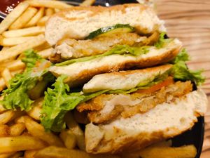 King oyster mushroom burger at Botanict 豐之素 in West Singapore
