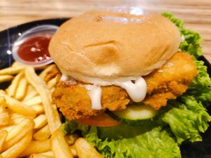 King oyster mushroom burger set at Botanict 豐之素 in West Singapore