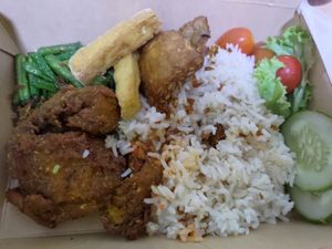 Clouded kitchen take away Ayam penyat at Botanict 豐之素 in West Singapore