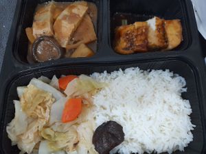 Mock babi pongteh at Botanict 豐之素 in West Singapore