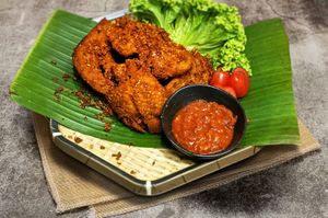 Ayam penyet at Botanict 豐之素 in West Singapore