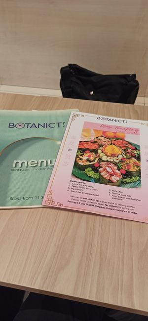Oyster omelette taste good, the rest errrr.................... at Botanict 豐之素 in West Singapore
