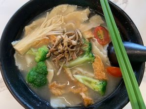 Clear soup Mee Hoon Kuay  at Botanict 豐之素 in West Singapore