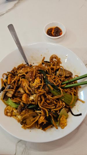 EE Fu noodle with added egg at Botanict 豐之素 in West Singapore