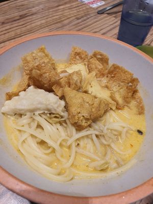 Laksa Linguine at Botanict 豐之素 in West Singapore