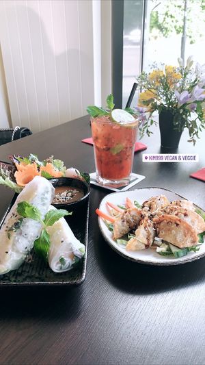 Super leckeres vegantarisched Essen! Nettes Ambiente und freundliches Personal. Zutaten sind alle frisch und einfach nur lecker. Gerne weiterempfehlen 👍👍👍 at KIM999 in Berlin