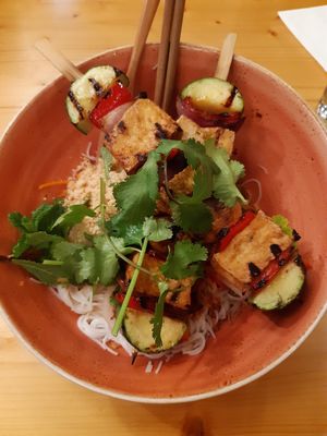 Bun chay: tofu vegetable skewers on rice noodles at Mémoires d'Indochine - P7 in Mannheim