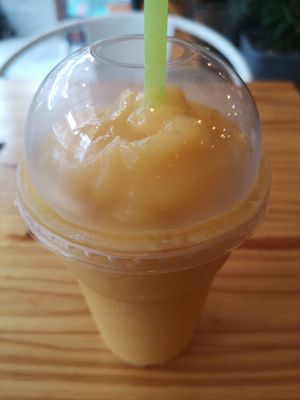 Mango coconut water smoothie at Plug and Play in Koh Tao
