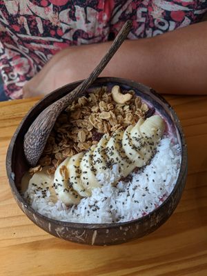 Berry smoothie bowl at Plug and Play in Koh Tao
