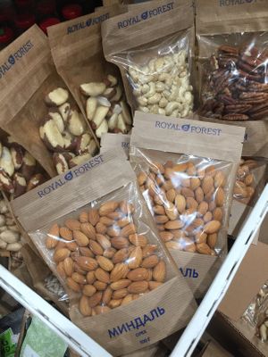 Raw nuts, always fresh  at Rastitel'naya Yeda in Saratov