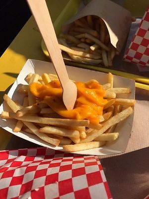 Fries and cheese at Furahaa - Vegan in Paris