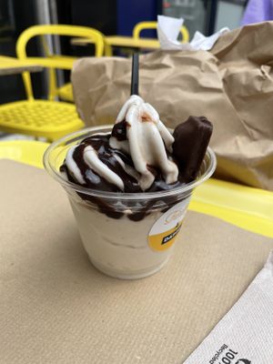 Ice cream sundae at Furahaa - Vegan in Paris