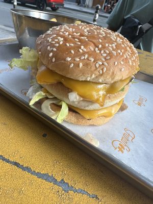 The pseudo big mac   at Furahaa - Vegan in Paris