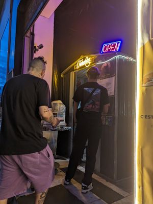 Schlange beim Koch at Furahaa - Vegan in Paris