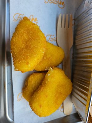 cheese nuggets at Furahaa - Vegan in Paris