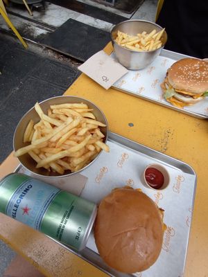 Burgersssssss at Furahaa - Vegan in Paris