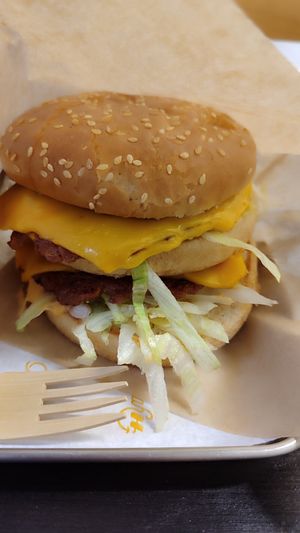 Vegan burguer at Furahaa - Vegan in Paris