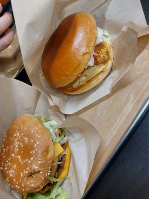 Best vegan Burgers at Furahaa - Vegan in Paris