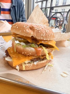 Double cheeseburger with extra hot sauce mmmm   at Furahaa - Vegan in Paris