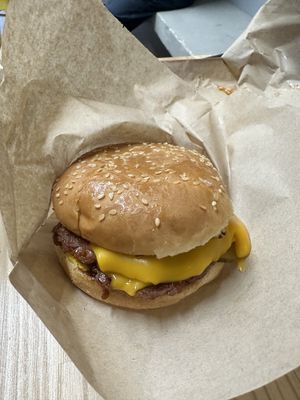 Burger at Furahaa - Vegan in Paris