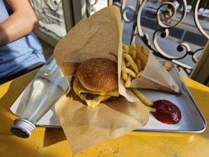 Cheese burger menu at Furahaa - Vegan in Paris