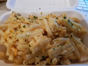 Mac & No Cheese Bowl at Furahaa - Vegan in Paris