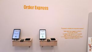 Payment terminal at Furahaa - Vegan in Paris