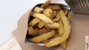 French fries at Furahaa - Vegan in Paris
