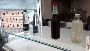 Drinks at Furahaa - Vegan in Paris