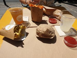 🍟🍔🥤 at Furahaa - Vegan in Paris