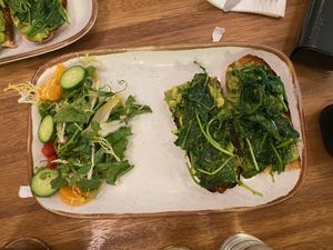 pan con aguacate, espinaca y kale calientes - kale no masajeado- y mucho aceite  at Truth & Tonic in Las Vegas