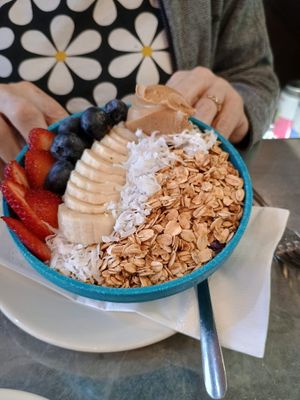 Smoothie bowl at Bonjour Cafe in Boston