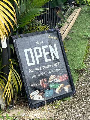 Hours  at Pallet Panini in Onna