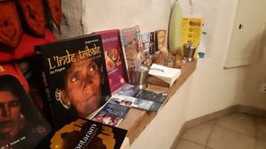 Inside the restaurant, books about India at Indian Food in Villeneuve