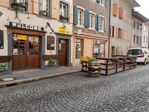 Exterior and outdoor seating at Indian Food in Villeneuve