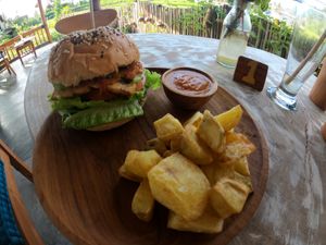 Tempe burger with potatoes and homemade ketchup - healthy and delicious at Vegan Healing Garden in Ubud