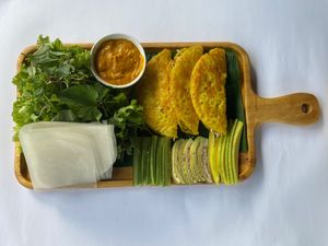 Vietnamese crepes (traditional bánh xèo) at Nhà Hàng Chay Tâm Châu in Da Nang