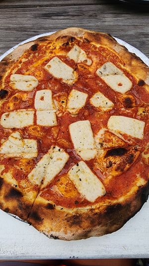 Vegan pizza at The Kaatskeller in Livingston Manor