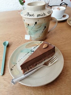 Schoko Mousse Kuchen und Tee at Alge in Villach