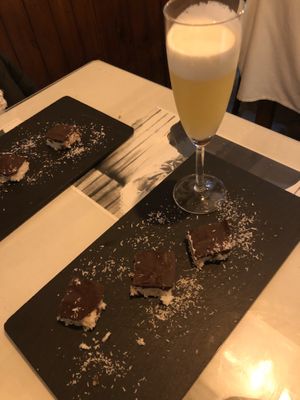 Bounty con piña colada at Pizzaiolo in Lloret De Mar