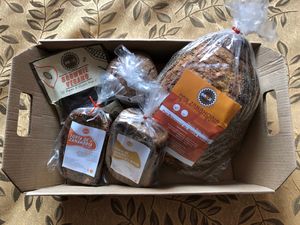 Ancheta de productos variados / Gift Baket at Bahji Bakery Rosales in Bogota