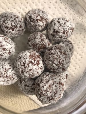 Trufas de chocolate cu Jetta’s de coco. Crudiveganos  at Verde Mango in Bogota