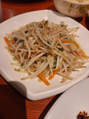 Fried beansprouts at M&L Chinese in Dublin