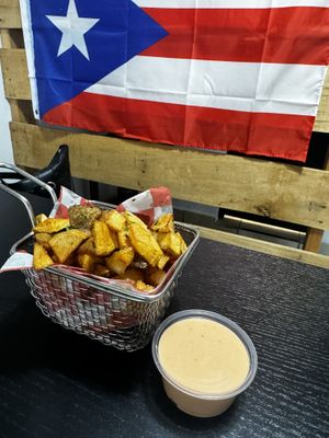 Papa fritas con mayoketchup  #Veganuary at Antojitos Veganos in Bayamon