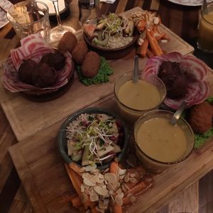 Starters at Dende in Leiden