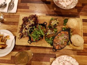 Hoofdgerecht voor 2 personen. Zeer smakelijk en zeker ook voldoende! at Dende in Leiden