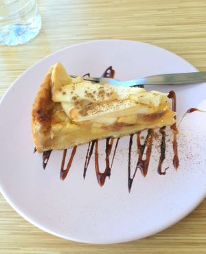 Apple pie at Moko Veggie Café - Alvalade in Lisbon